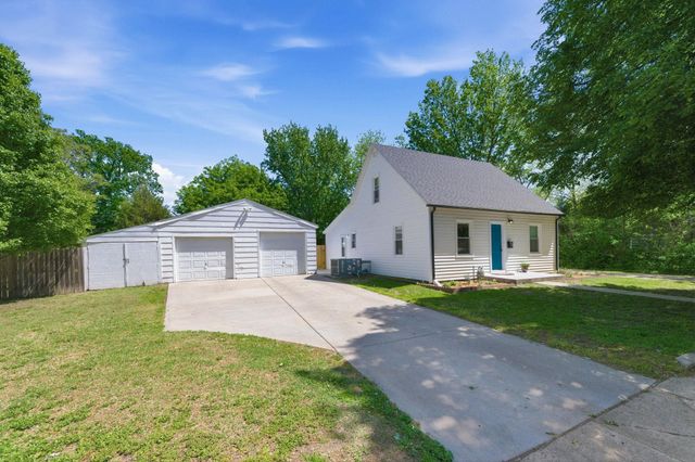 310 N Park Ave, Valley Center, KS 67147