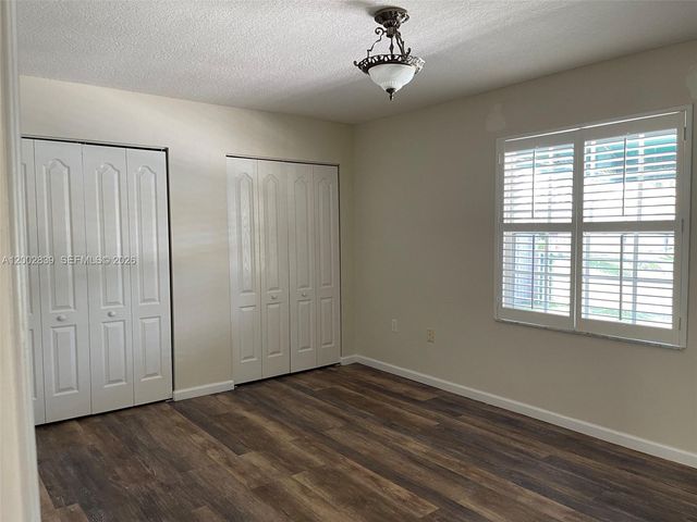 15873 SW 43rd St, Miami, FL 33185