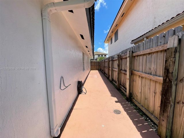 15873 SW 43rd St, Miami, FL 33185