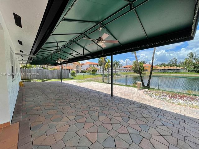 15873 SW 43rd St, Miami, FL 33185