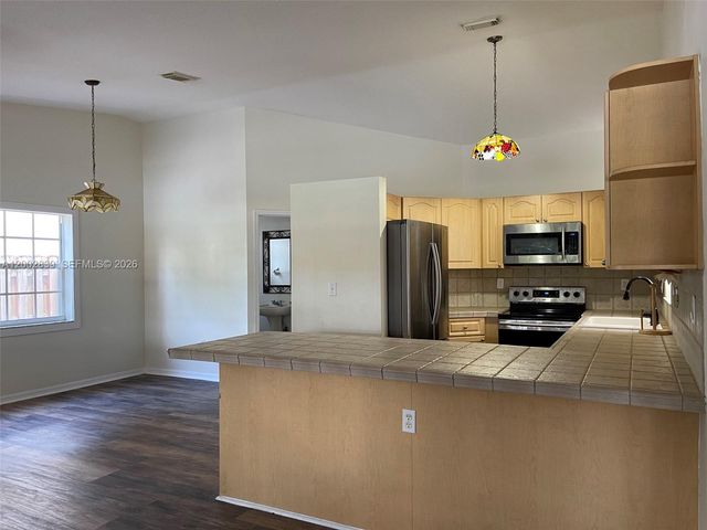 15873 SW 43rd St, Miami, FL 33185