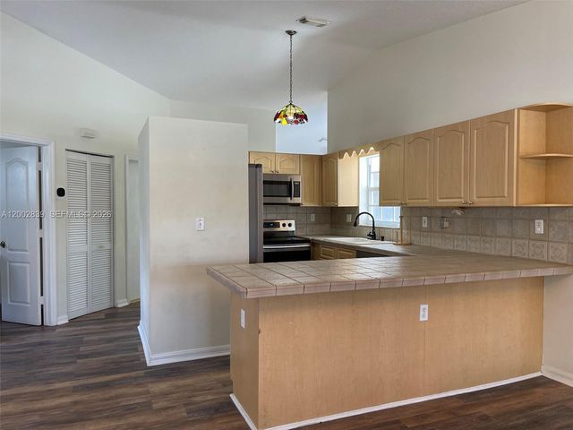 15873 SW 43rd St, Miami, FL 33185