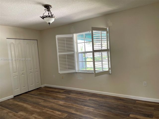 15873 SW 43rd St, Miami, FL 33185