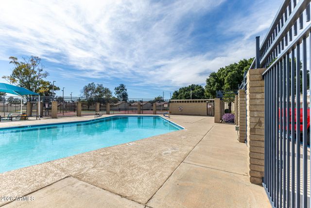 2615 W WILLOW Avenue, Phoenix, AZ 85029