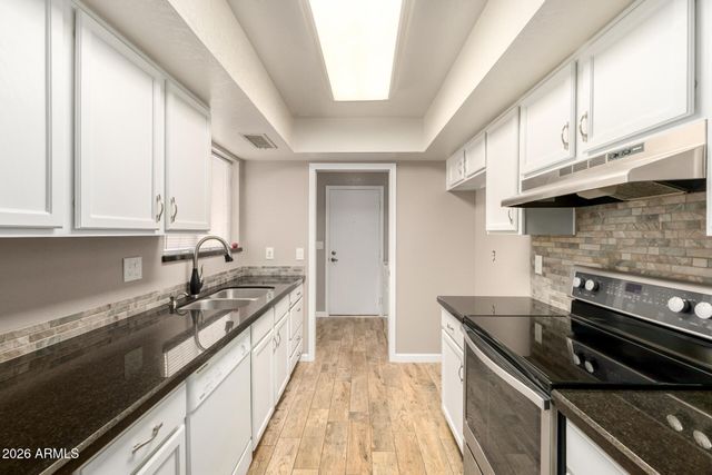 2615 W WILLOW Avenue, Phoenix, AZ 85029