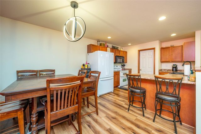 5949 NW 50th Street, Johnston, IA 50131