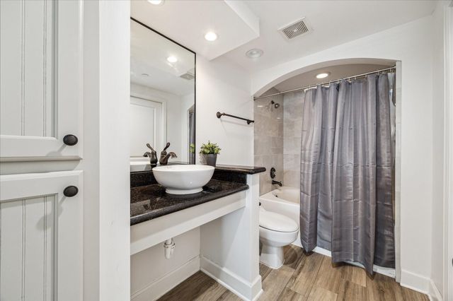 2203 Dorrington Street 301, Houston, TX 77030