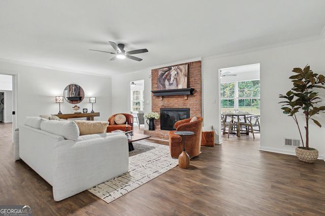 105 Walden Way, Fayetteville, GA 30214