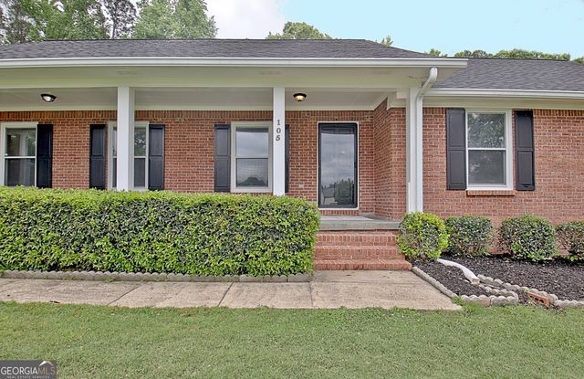 105 Walden Way, Fayetteville, GA 30214