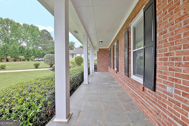 105 Walden Way, Fayetteville, GA 30214