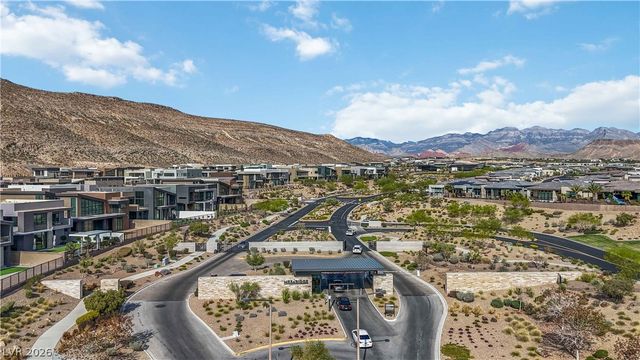 10741 Steel Ridge Court, Las Vegas, NV 89135