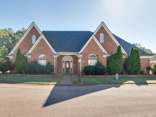 8947 VILLAGE LAKE LN, Bartlett, TN 38002