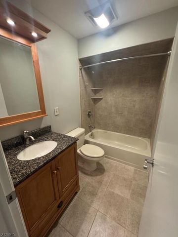 1 Cliffside Ct, Hardyston Twp., NJ 07419