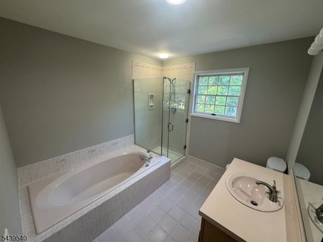 1 Cliffside Ct, Hardyston Twp., NJ 07419