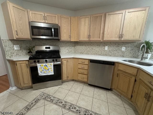 1 Cliffside Ct, Hardyston Twp., NJ 07419