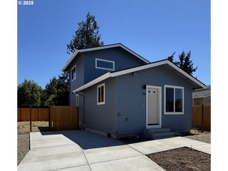 5272 FOREST Ln, Eugene, OR 97402