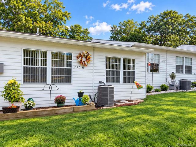 395 Woodbridge Drive E, Ridge, NY 11961