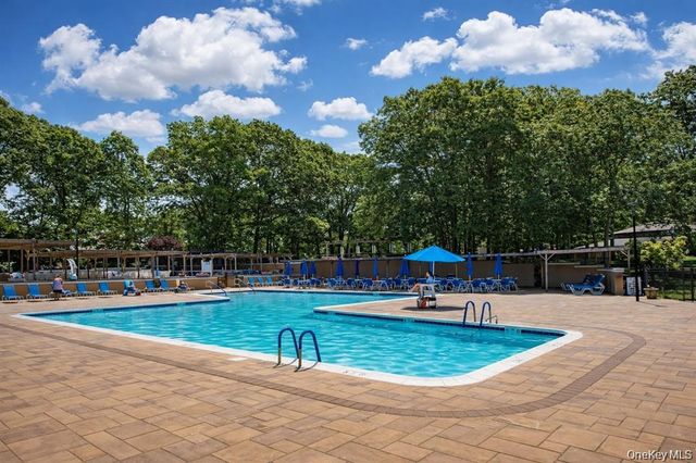 395 Woodbridge Drive E, Ridge, NY 11961