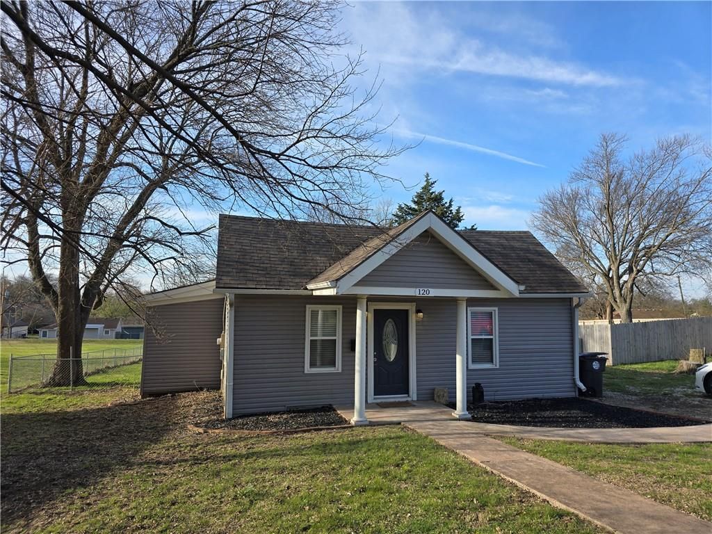 120 E South Avenue, Belton, MO 64012