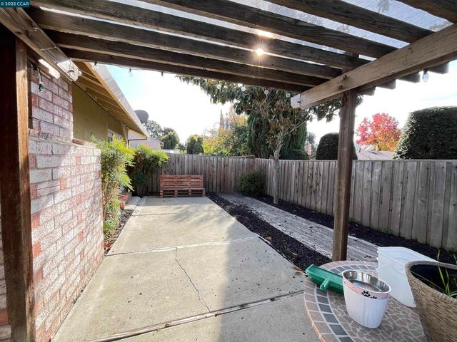 120 Bonita Ct, Rodeo, CA 94572