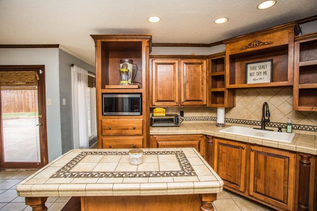 7802 Zoar Avenue, Lubbock, TX 79424