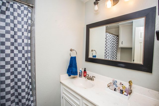 7802 Zoar Avenue, Lubbock, TX 79424