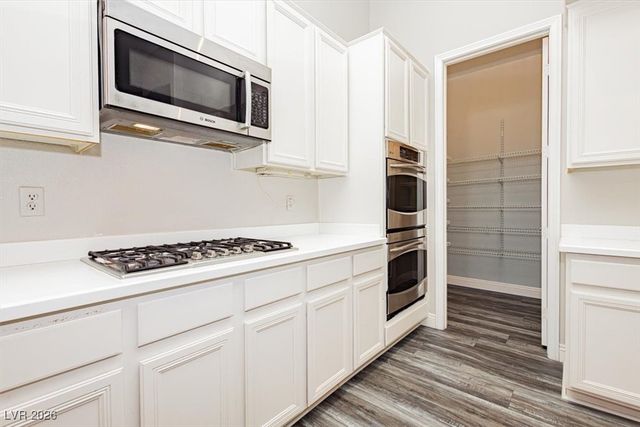 6880 Royal Heritage Court, Las Vegas, NV 89110