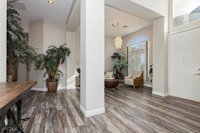 6880 Royal Heritage Court, Las Vegas, NV 89110