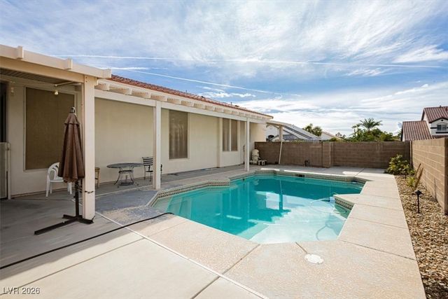 6880 Royal Heritage Court, Las Vegas, NV 89110