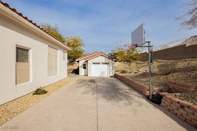 6880 Royal Heritage Court, Las Vegas, NV 89110