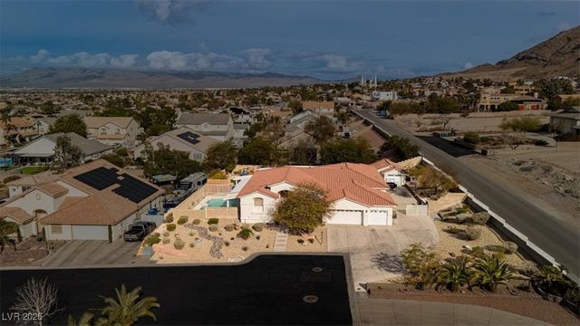 6880 Royal Heritage Court, Las Vegas, NV 89110