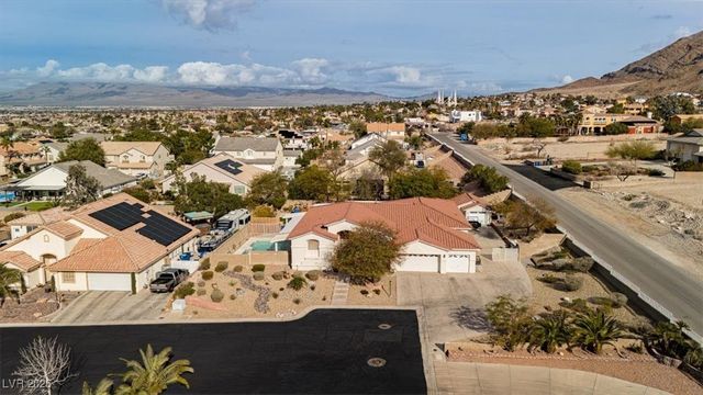 6880 Royal Heritage Court, Las Vegas, NV 89110