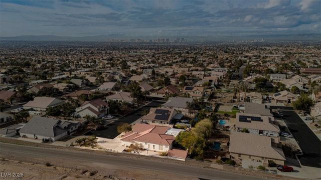 6880 Royal Heritage Court, Las Vegas, NV 89110