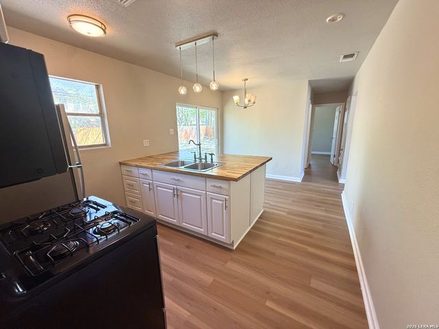 2103 Abacus, San Antonio, TX 78224