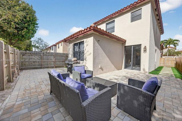 3756 NE 1st St, Homestead, FL 33033