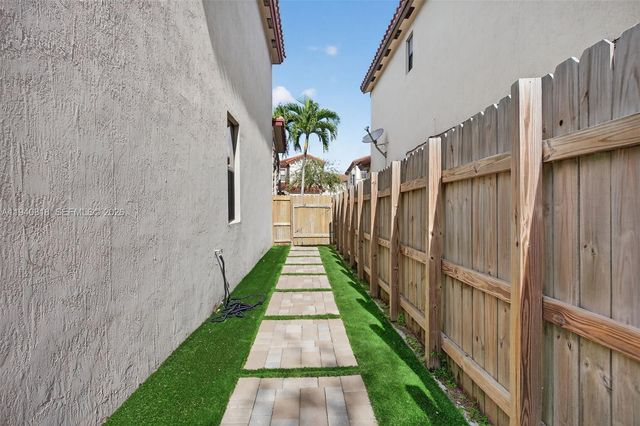 3756 NE 1st St, Homestead, FL 33033