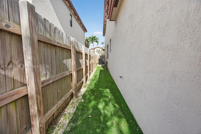 3756 NE 1st St, Homestead, FL 33033