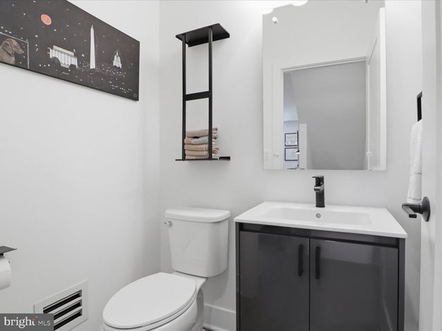 2110 TYSONS RIDGELINE RD, Falls Church, VA 22043