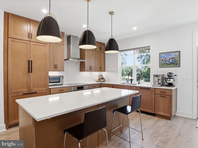 2110 TYSONS RIDGELINE RD, Falls Church, VA 22043