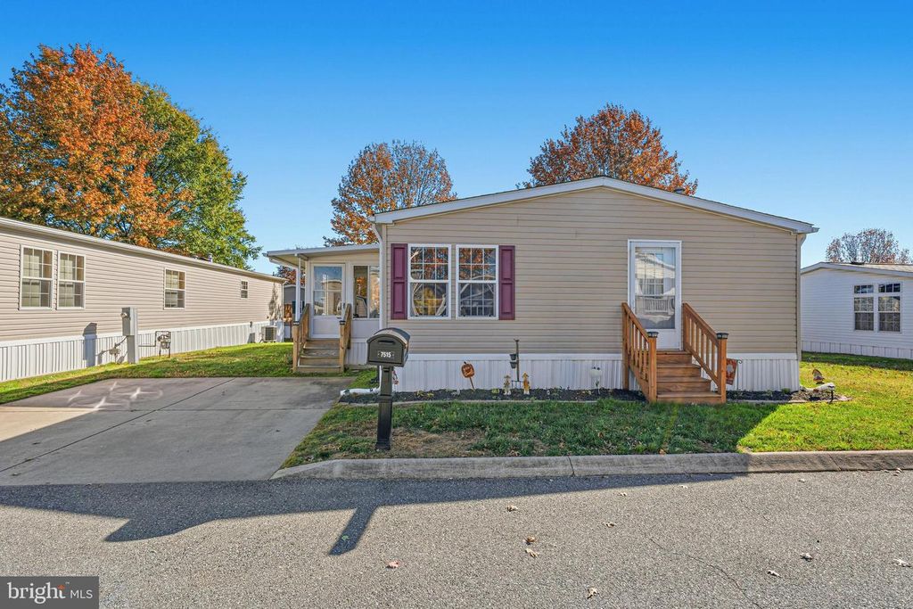 7515 SCHOONER LN, Middle River, MD 21220