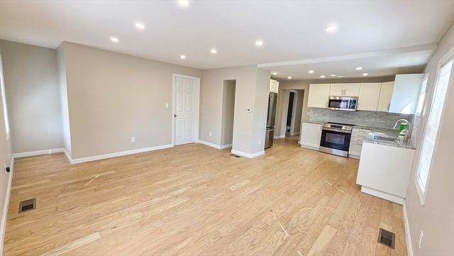 44 Vernon St, Rockland, MA 02370
