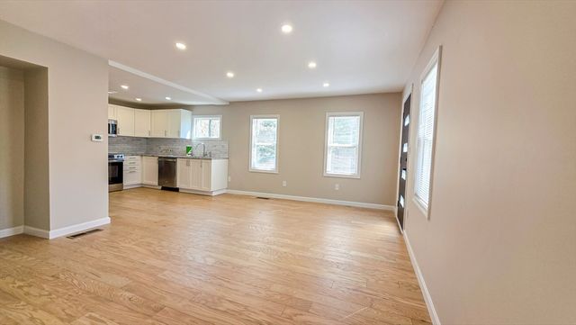 44 Vernon St, Rockland, MA 02370