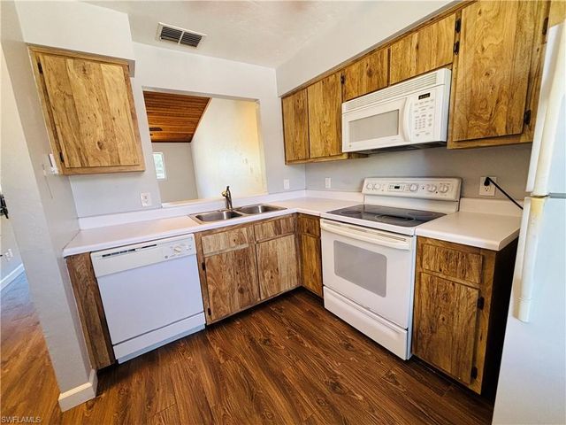 9303 Lennox LN, Fort Myers, FL 33919