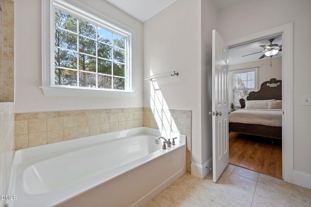 1050 Perdue Drive, Chapel Hill, NC 27517