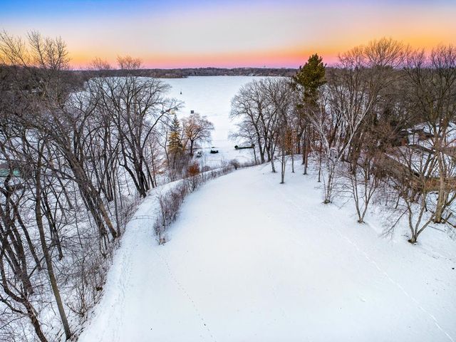970 Pleasant View Road, Chanhassen, MN 55317
