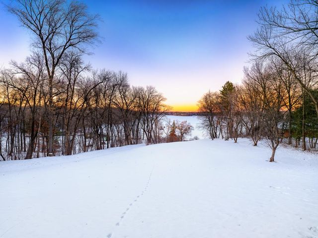 970 Pleasant View Road, Chanhassen, MN 55317