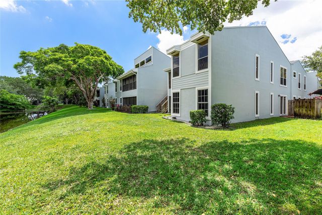 6157 Old Court Rd 225, Boca Raton, FL 33433