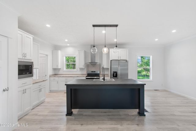 1869 Mission Hills Drive, Wilmington, NC 28405