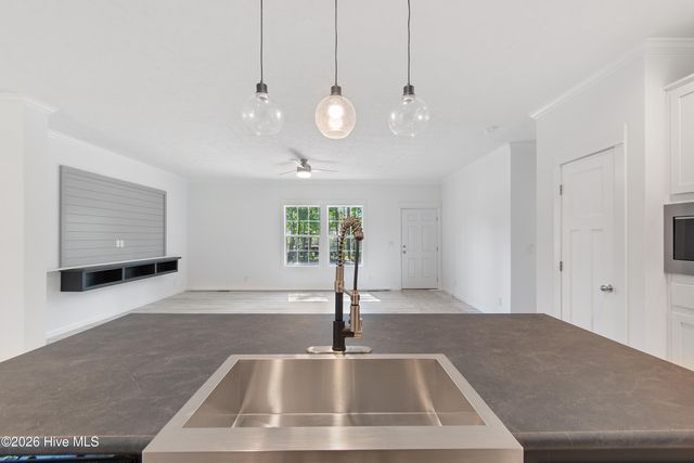 1869 Mission Hills Drive, Wilmington, NC 28405