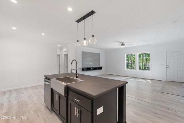 1869 Mission Hills Drive, Wilmington, NC 28405